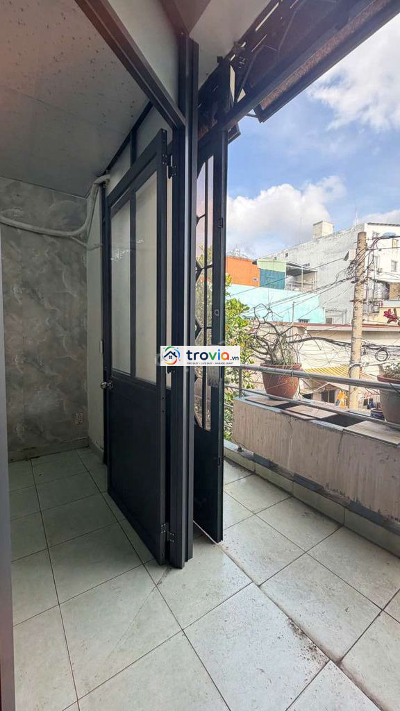 Cho thuê phòng trọ ngay Aeon Tân Phú có ban công 1.9tr